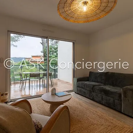 Glasz, Swimming Pool, Ideally Located